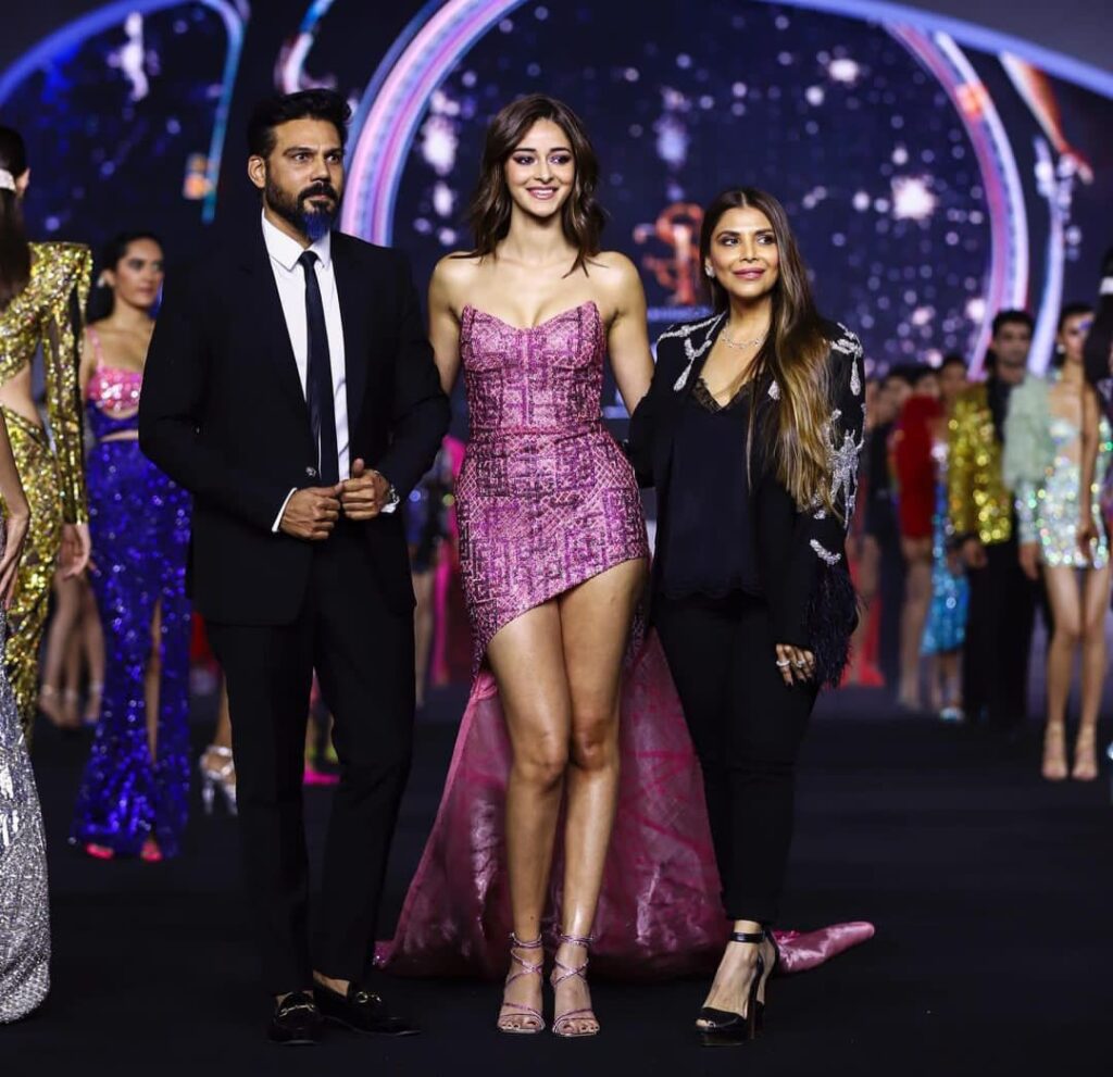 ananya-panday-falguni-shane-peacock-lakme-fashion-week