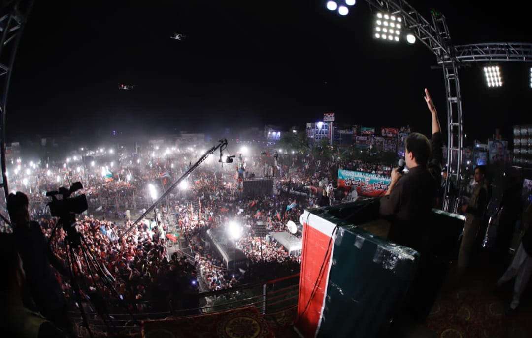 PTI Faisalabad Jalsa: Imran Khan appreciates political awareness