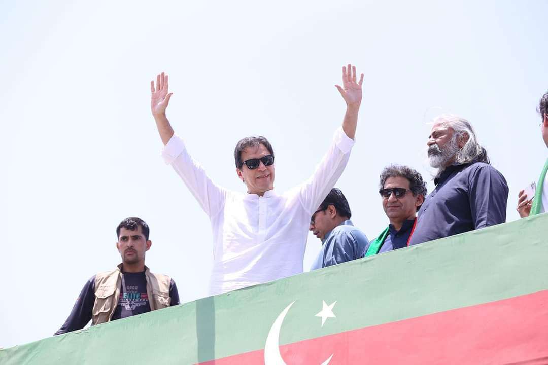 PTI Long March: Imran Khan urges followers to carry a Pakistani flag