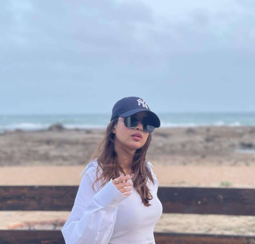 Pakistani-actress-beach-pictures