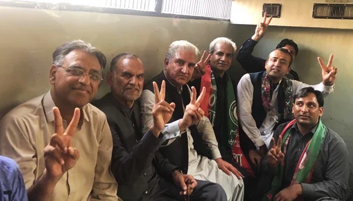 Jail Bharo Tehreek: PTI leaders, workers surrender to police in Lahore