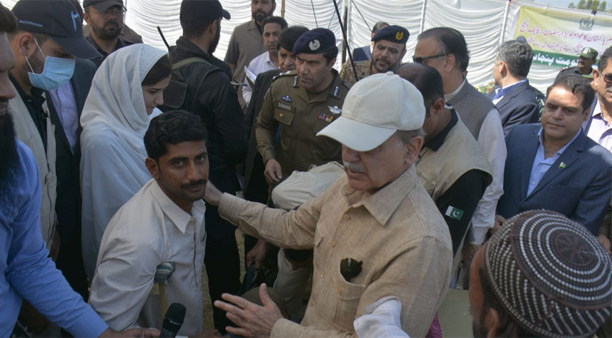 Shehbaz Sharif visits free flour distribution centers, directs provide 2 bags to deserving people