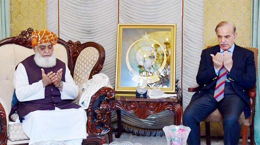 PM visits Fazlur Rehman to condole death of Mufti Abdul Shakoor