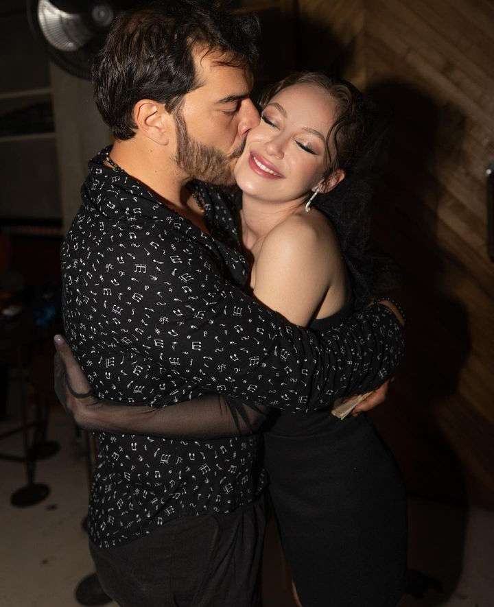 Cerkutay and Aygul Kissing