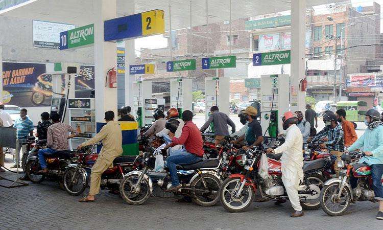 Petrol Prices in Pakistan slashed by Rs.8 per liter