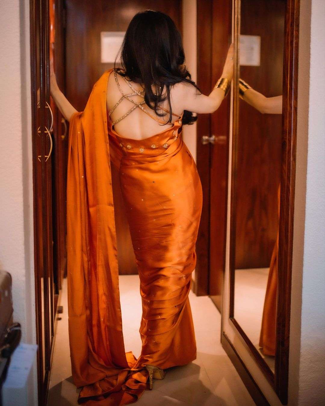 mariyam nafees backless pictures Sexy Photoshoot of Pakistani actress