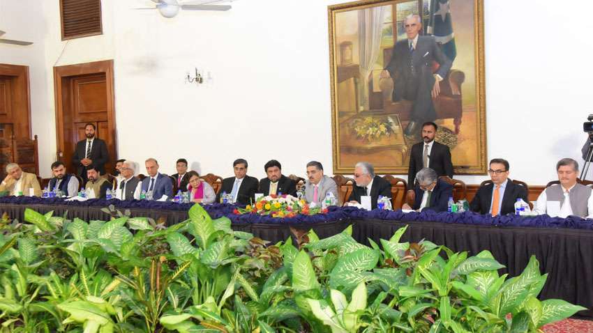 Premier vows to address Pakistani business community problems