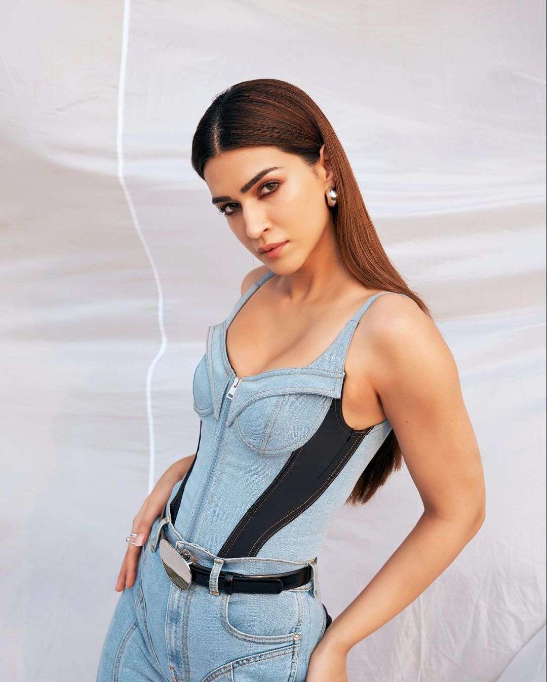 Kriti Sanon Armpits