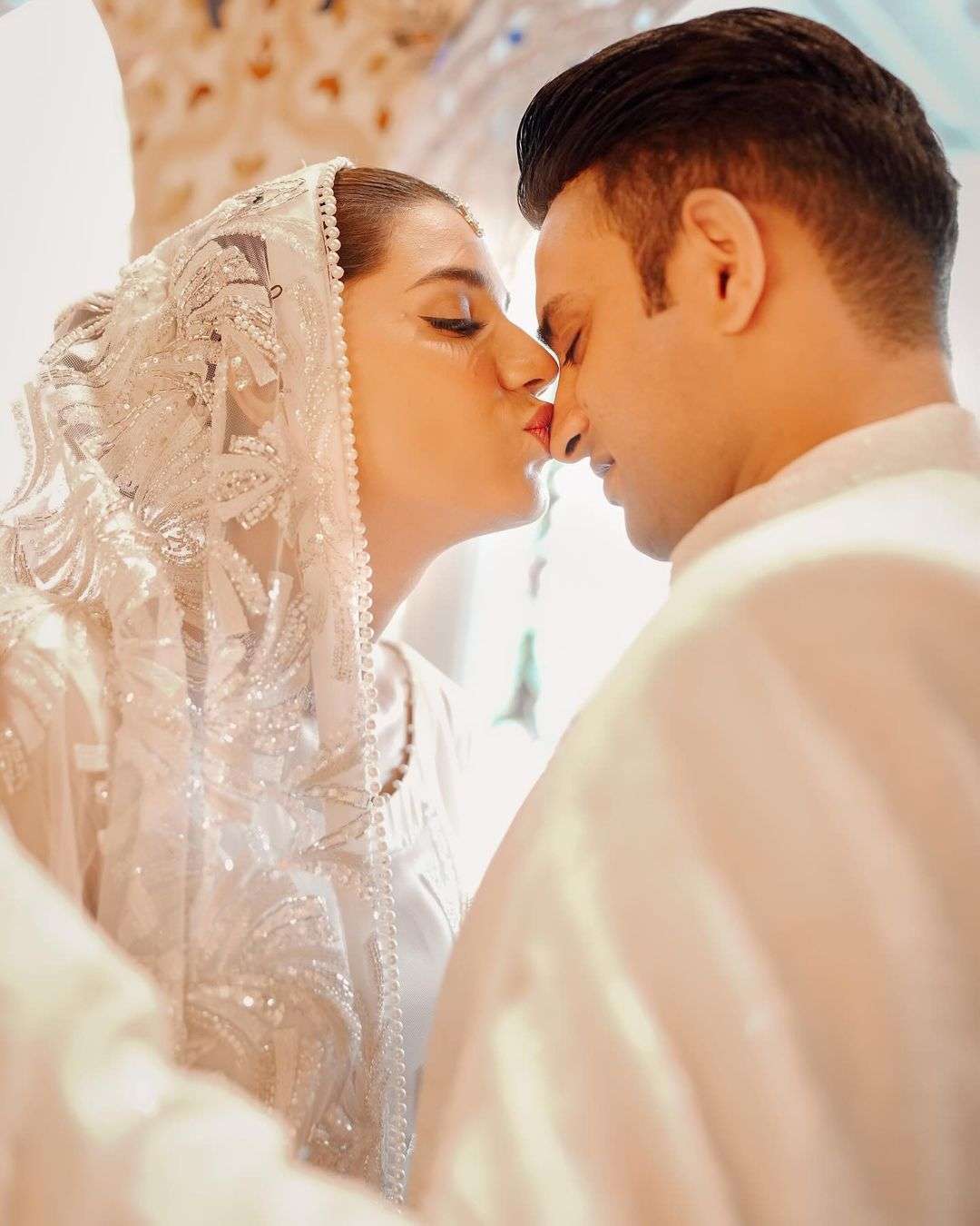 Kiran Ashfaq Kissing
